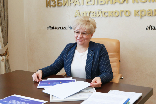 Ирина Акимова в четвертый раз возглавила избирком Алтайского края